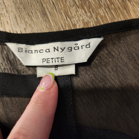 Sheer top with flowy sleeves - Picture 4 of 5